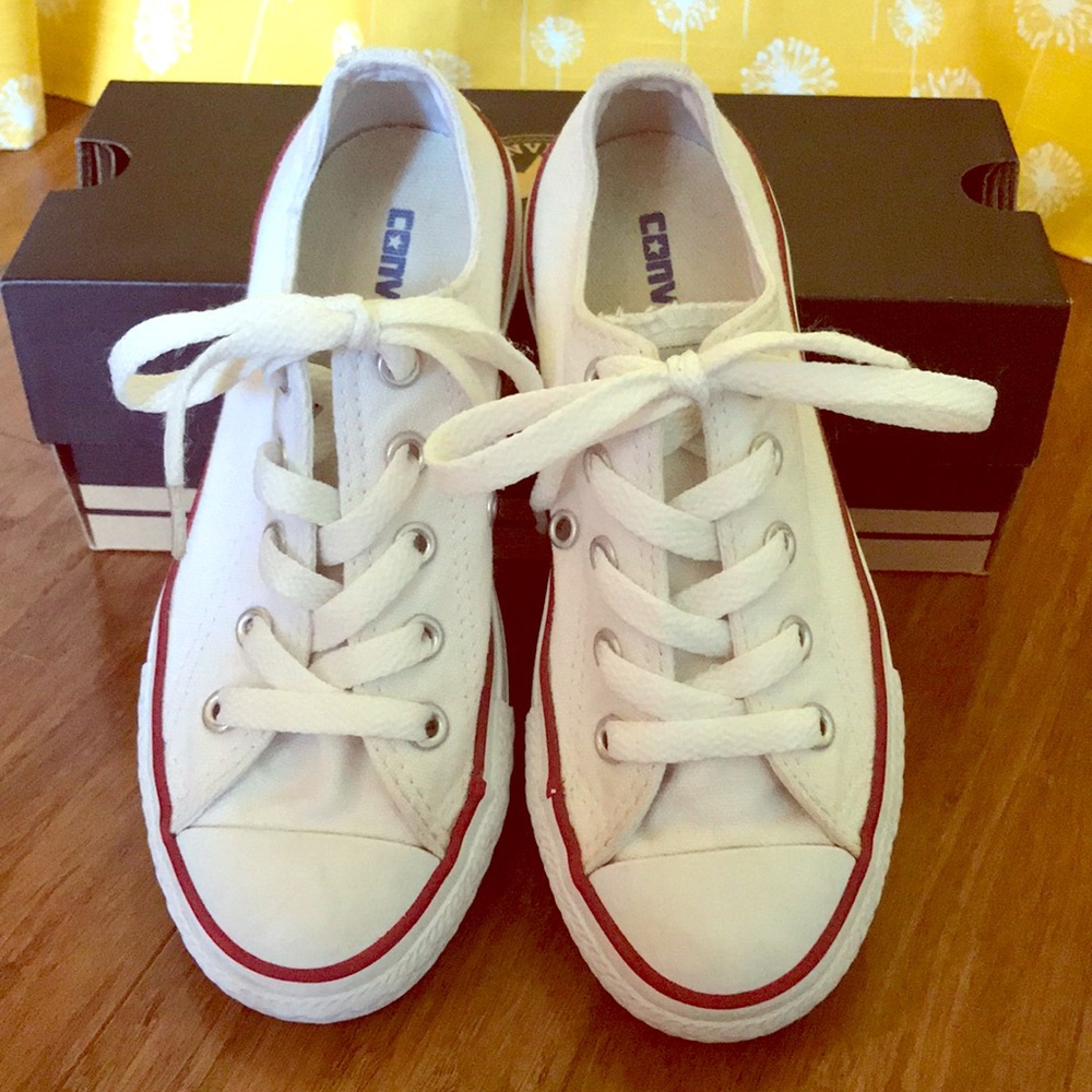 Kids White Converse Chuck Taylor All Stars Sz 12.5